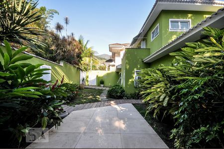 Casa de condomínio à venda com 850m², 4 quartos e 4 vagasÁrea Externa - Fachada