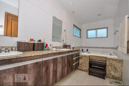 Casa de condomínio à venda com 850m², 4 quartos e 4 vagasBanheiro Suíte 1