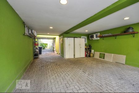 Casa de condomínio à venda com 850m², 4 quartos e 4 vagasÁrea Externa - Acesso Lateral - Garagem
