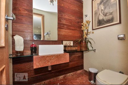 Casa de condomínio à venda com 850m², 4 quartos e 4 vagasLavabo