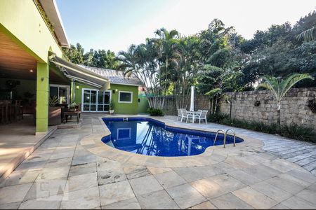 Casa de condomínio à venda com 850m², 4 quartos e 4 vagasÁrea Externa - Piscina - Fachada