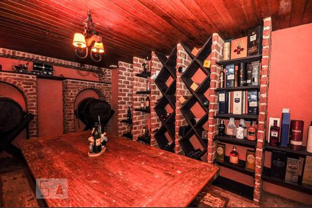 Casa de condomínio à venda com 850m², 4 quartos e 4 vagasÁrea Externa - Salão de Jogos - Adega