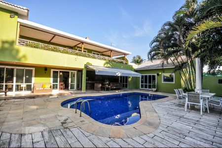 Casa de condomínio à venda com 850m², 4 quartos e 4 vagasÁrea Externa - Piscina - Fachada