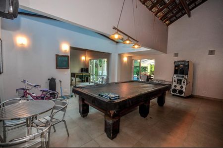 Casa de condomínio à venda com 850m², 4 quartos e 4 vagasÁrea Externa - Salão de Jogos