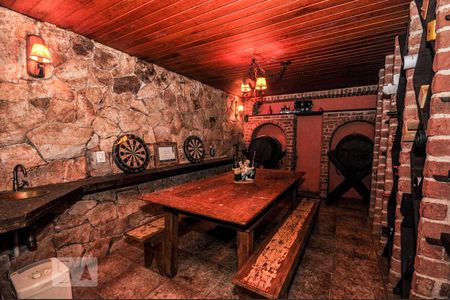 Casa de condomínio à venda com 850m², 4 quartos e 4 vagasÁrea Externa - Salão de Jogos - Adega