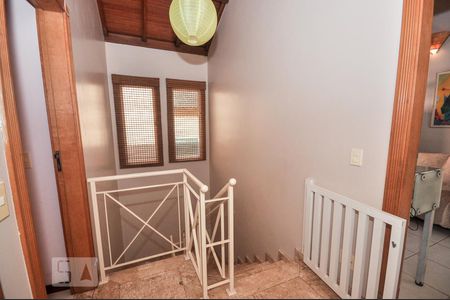 Casa de condomínio à venda com 850m², 4 quartos e 4 vagasCorredor Acesso Escada ao 1o Andar