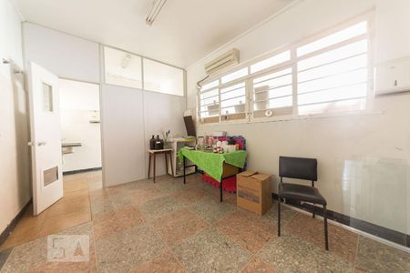 Casa à venda com 220m², 3 quartos e 4 vagas Casa à venda com 220m², 3 quartos e 4 vagasQuarto 4