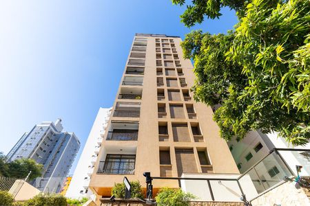 Apartamento para alugar com 250m², 3 quartos e 2 vagasFachada