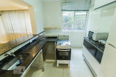 Apartamento à venda com 40m², 1 quarto e 1 vaga Apartamento à venda com 40m², 1 quarto e 1 vagaCozinha e Área de Serviço