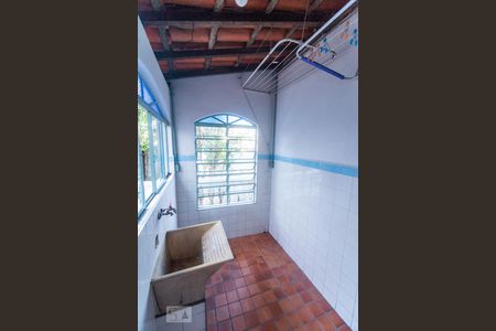 Casa à venda com 220m², 3 quartos e 2 vagas Casa à venda com 220m², 3 quartos e 2 vagasLavanderia