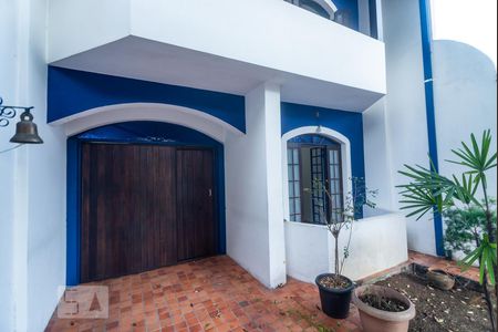 Casa à venda com 220m², 3 quartos e 2 vagas Casa à venda com 220m², 3 quartos e 2 vagasFachada