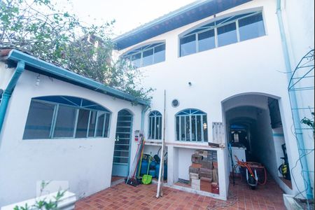 Casa à venda com 220m², 3 quartos e 2 vagas Casa à venda com 220m², 3 quartos e 2 vagasQuintal