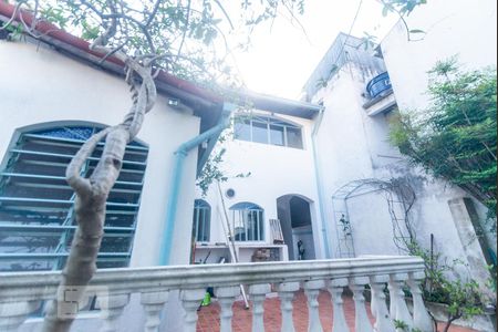 Casa à venda com 220m², 3 quartos e 2 vagas Casa à venda com 220m², 3 quartos e 2 vagasQuintal