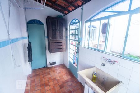 Casa à venda com 220m², 3 quartos e 2 vagas Casa à venda com 220m², 3 quartos e 2 vagasLavanderia