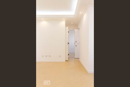 Acesso aos Quartos e Banheiro  de apartamento para alugar com 2 quartos, 56m² em Vila Bertioga, São Paulo