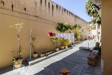 Casa à venda com 80m², 3 quartos e 2 vagas Casa à venda com 80m², 3 quartos e 2 vagasQuintal fundos