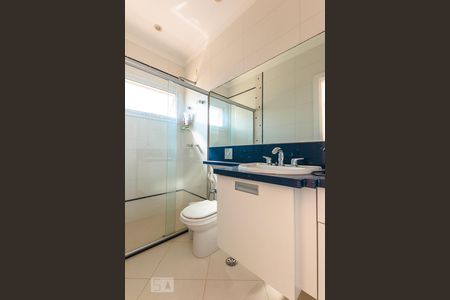 Casa de condomínio à venda com 400m², 4 quartos e 3 vagasBanheiro do Quarto 3