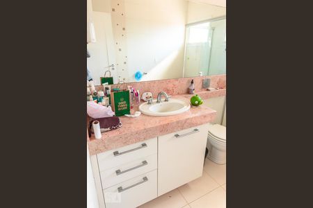 Casa de condomínio à venda com 400m², 4 quartos e 3 vagasBanheiro do Quarto 4