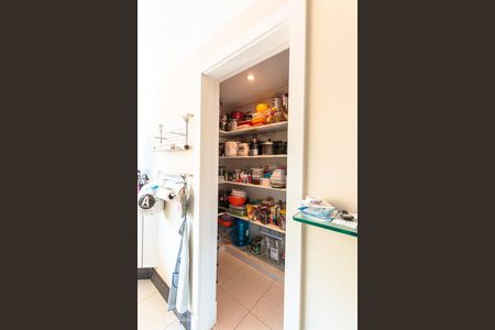 Casa de condomínio à venda com 400m², 4 quartos e 3 vagasDespensa