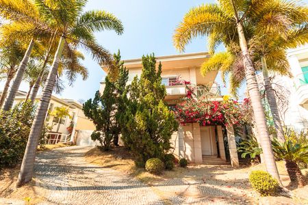 Casa de condomínio à venda com 400m², 4 quartos e 3 vagasFachada