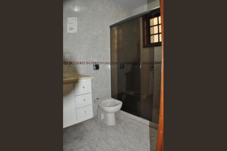 Casa de condomínio à venda com 220m², 4 quartos e sem vagaBanheiro do Quarto 1