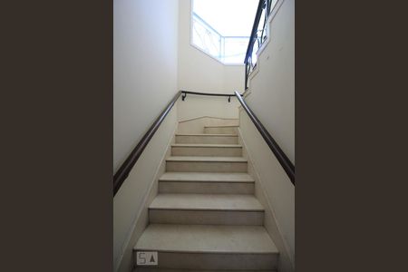 Apartamento para alugar com 550m², 4 quartos e 6 vagasEscadas