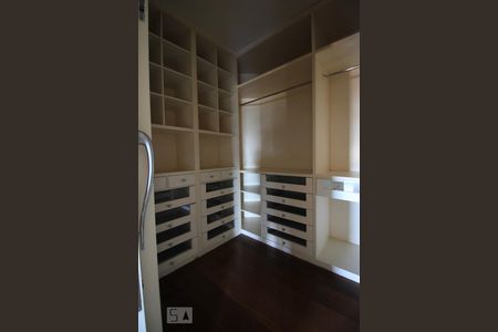 Apartamento para alugar com 550m², 4 quartos e 6 vagasCloset