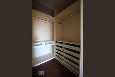 Apartamento para alugar com 550m², 4 quartos e 6 vagasCloset