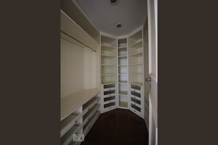 Apartamento para alugar com 550m², 4 quartos e 6 vagasCloset