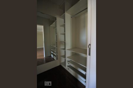 Apartamento para alugar com 550m², 4 quartos e 6 vagasCloset