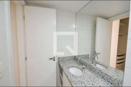 Apartamento à venda com 83m², 2 quartos e 1 vaga Apartamento à venda com 83m², 2 quartos e 1 vagaBanheiro da Suíte