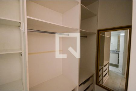 Apartamento à venda com 83m², 2 quartos e 1 vaga Apartamento à venda com 83m², 2 quartos e 1 vagaCloset da suíte