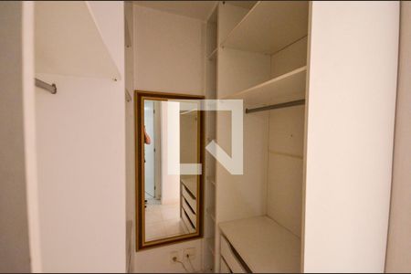 Apartamento à venda com 83m², 2 quartos e 1 vaga Apartamento à venda com 83m², 2 quartos e 1 vagaCloset da suíte