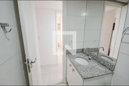 Apartamento à venda com 83m², 2 quartos e 1 vaga Apartamento à venda com 83m², 2 quartos e 1 vagaBanheiro Social