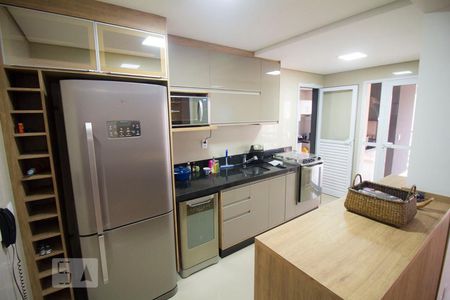 Apartamento à venda com 141m², 2 quartos e 3 vagas Apartamento à venda com 141m², 2 quartos e 3 vagasCozinha