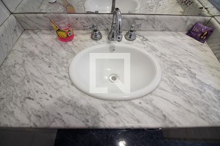 Casa para alugar com 250m², 4 quartos e 2 vagasBanheiro Social