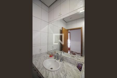 Casa para alugar com 250m², 4 quartos e 2 vagasBanheiro Social