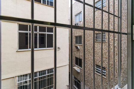 Apartamento à venda com 98m², 3 quartos e 1 vagaVista do quarto 3 com tela mosquiteiro