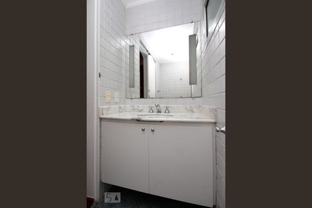 Banheiro de apartamento para alugar com 3 quartos, 100m² em Santa Cecília, São Paulo