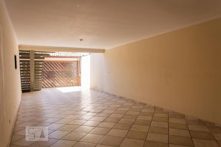 Casa à venda com 252m², 3 quartos e 6 vagas Casa à venda com 252m², 3 quartos e 6 vagasGaragem