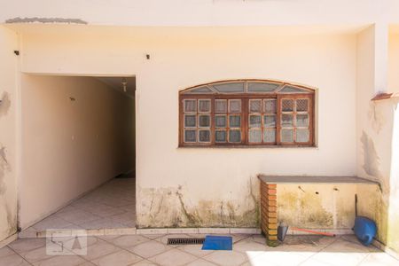 Casa à venda com 252m², 3 quartos e 6 vagas Casa à venda com 252m², 3 quartos e 6 vagasQuintal