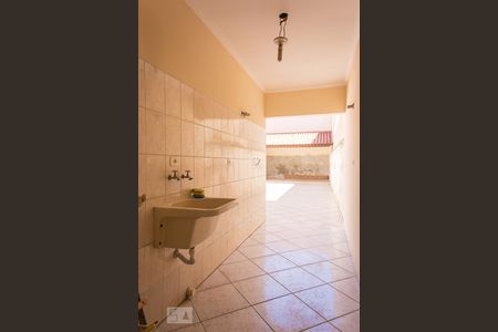 Casa à venda com 252m², 3 quartos e 6 vagas Casa à venda com 252m², 3 quartos e 6 vagasLavanderia