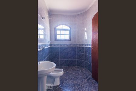 Casa à venda com 252m², 3 quartos e 6 vagas Casa à venda com 252m², 3 quartos e 6 vagasBanheiro da suíte 1