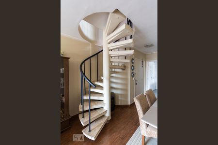 Apartamento à venda com 167m², 4 quartos e 3 vagasEscada para a cobertura