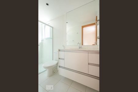 Apartamento para alugar com 65m², 2 quartos e 2 vagas Apartamento para alugar com 65m², 2 quartos e 2 vagasBanheiro da Suíte