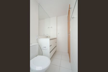 Apartamento para alugar com 65m², 2 quartos e 2 vagas Apartamento para alugar com 65m², 2 quartos e 2 vagasBanheiro da Suíte