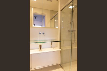 Banheiro de apartamento para alugar com 1 quarto, 69m² em Petrópolis, Porto Alegre