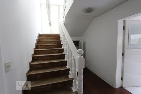 Casa para alugar com 463m², 4 quartos e 6 vagasescada para suites