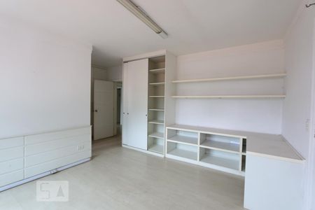 Casa para alugar com 463m², 4 quartos e 6 vagassuite