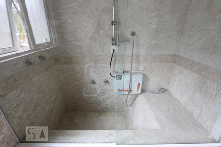 Casa para alugar com 463m², 4 quartos e 6 vagassuite 4